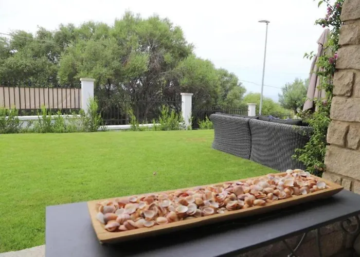 Villa In Di 150 Mq - Vista Mozzafiato Fronte Mare Con Giardino Privato Badesi