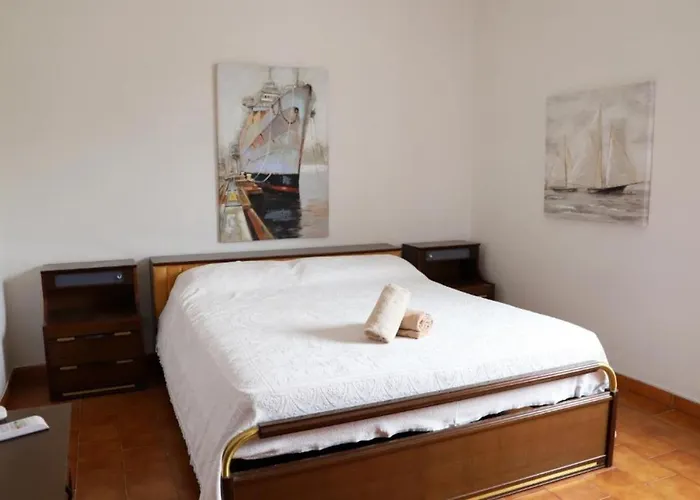 In Di 150 Mq - Vista Mozzafiato Fronte Mare Con Giardino Privato
