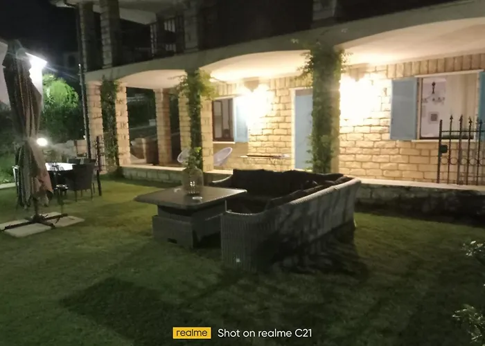 In Di 150 Mq - Vista Mozzafiato Fronte Mare Con Giardino Privato Villa *
