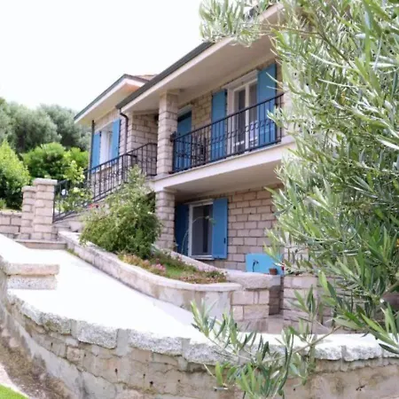 In Di 150 Mq - Vista Mozzafiato Fronte Mare Con Giardino Privato バデージ