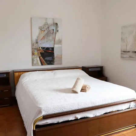In Di 150 Mq - Vista Mozzafiato Fronte Mare Con Giardino Privato