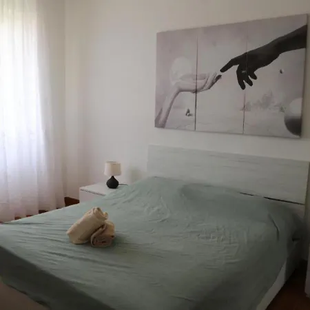 In Di 150 Mq - Vista Mozzafiato Fronte Mare Con Giardino Privato * バデージ