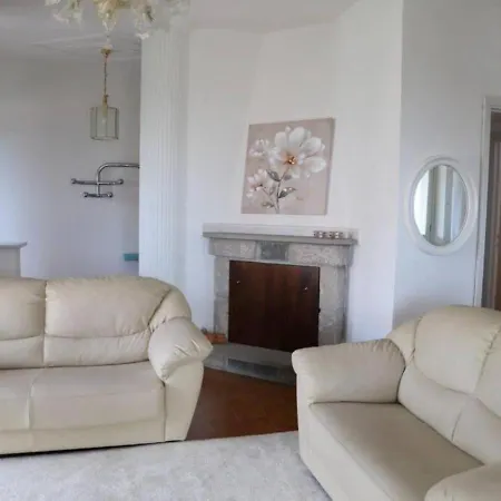 In Di 150 Mq - Vista Mozzafiato Fronte Mare Con Giardino Privato バデージ