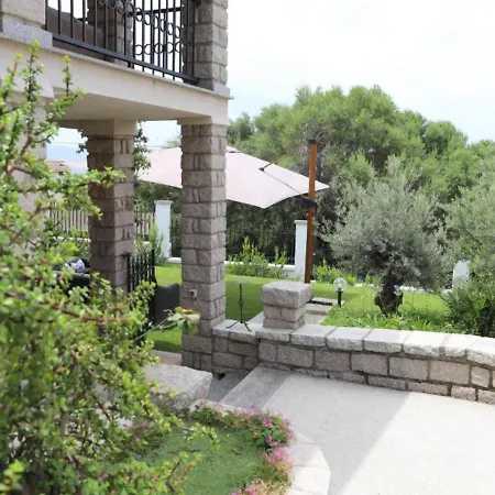In Di 150 Mq - Vista Mozzafiato Fronte Mare Con Giardino Privato * Badesi