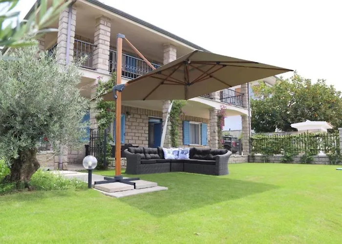 In Di 150 Mq - Vista Mozzafiato Fronte Mare Con Giardino Privato *