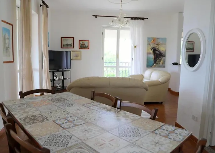 In Di 150 Mq - Vista Mozzafiato Fronte Mare Con Giardino Privato Villa