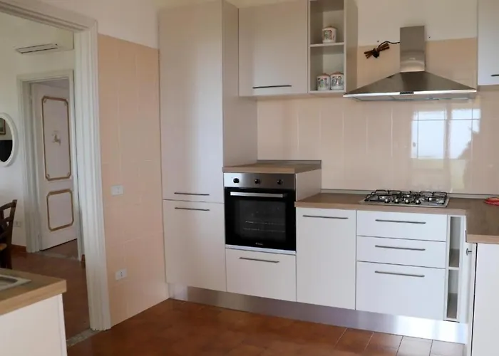 In Di 150 Mq - Vista Mozzafiato Fronte Mare Con Giardino Privato Villa