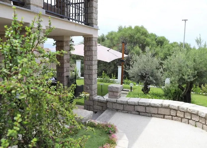 In Di 150 Mq - Vista Mozzafiato Fronte Mare Con Giardino Privato * Badesi